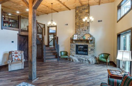 Huron House | 'Eagle Crest Lodge' - Large Group Getaway!