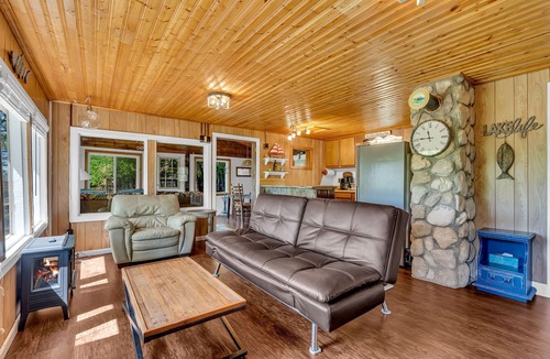 Waverly Cabin | Eagles Rest on Kentucky Lake- peaceful spot for vacation overlooking the lake