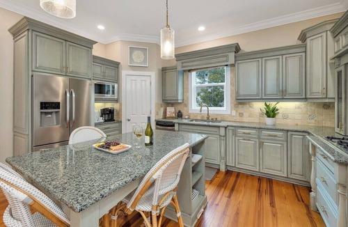 East Beach House | East Beach Gem: Shuffleboard, Pool & Amazing Patio