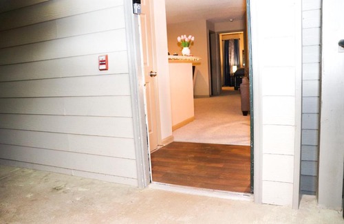 Norcross Apartment | Easy Access 2beds,1bt luxury kingbed with pool sleeps 4