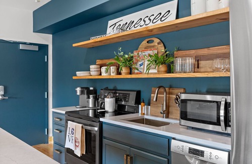 Northside Apartment | Easy Walk to Frazier Ave, Walnut St. Bridge and Coolidge Park