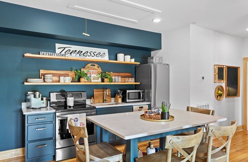 Northside Apartment | Easy Walk to Frazier Ave, Walnut St. Bridge and Coolidge Park