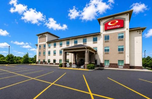 Augusta Cabin | Econo Lodge Augusta West near Fort Gordon