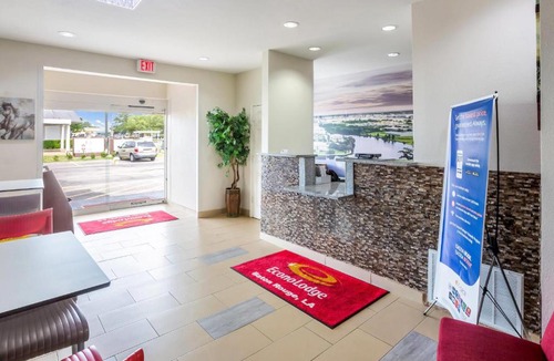 Highlands - Perkins Cabin | Econo Lodge Baton Rouge University Area