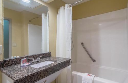 Darien Hotel | Econo Lodge Darien