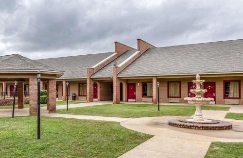 Enterprise Hotel | Econo Lodge Inn & Suites Enterprise