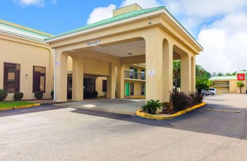 Gulfport Hotel | Econo Lodge Inn & Suites Gulfport Airport