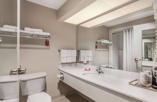 Marietta Hotel | Econo Lodge Inn & Suites Marietta near Dobbins ARB