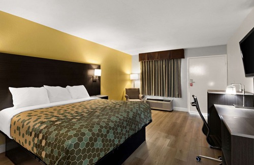 White Pine Hotel | Econo Lodge White Pine Morristown I-81 & I-40 Split