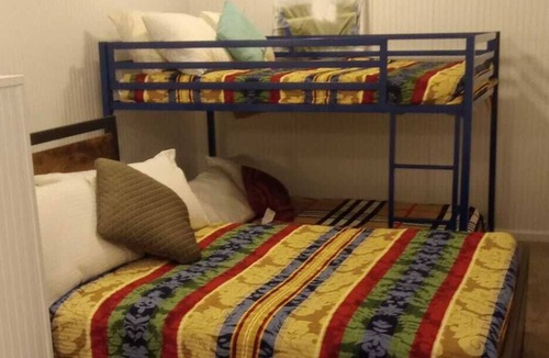 Midtown Cottage | Economical Central Guest house