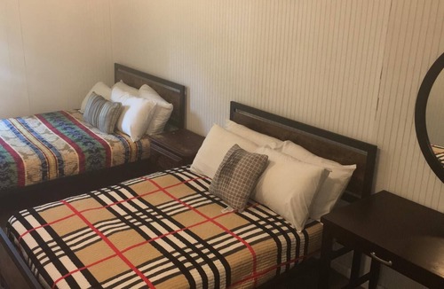 Midtown Cottage | Economical Central Guest house