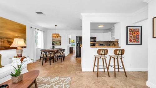 Southside Villa | El Cid Hideaway Minutes to Downtown & Ocean