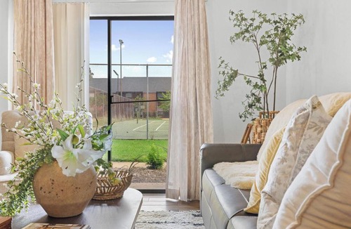 College Station Apartment | Elegant 2BR/2BA by TAMU | King | Washer & Dryer