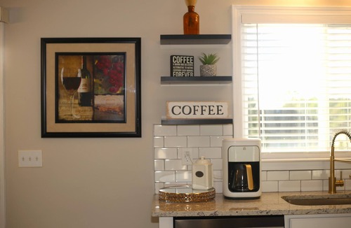 Dallas House | Elegant & Renovated Family Space-King Size Bed