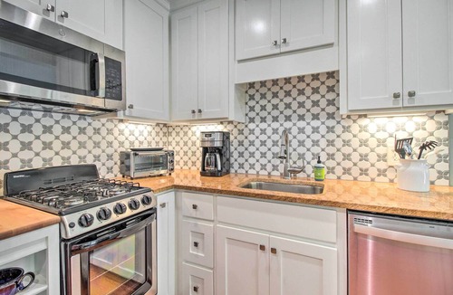 Montgomery Apartment | Elegant Savannah Hideaway w/Private Garden