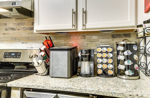 Fairland Condo | Elevator In-Unit: 3-Story Condo Only 14 Mi to DC!