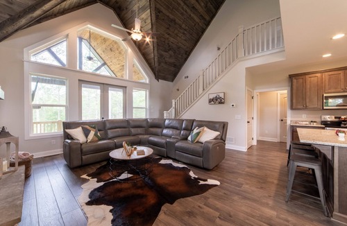 Ellijay House | Ellijay GA Cozy Cabin Escape, Hot Tub, Arcade & Game Room sleeps 9