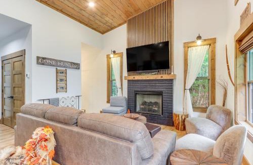 Ellijay House | Ellijay Resort Home w/Hot Tub & Fire Pit!