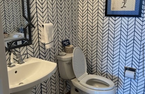 Flamingo Parks Condo | Eloquently decorated 1 bedroom, 1 1/2 bath condo. Beautiful water views/balcony