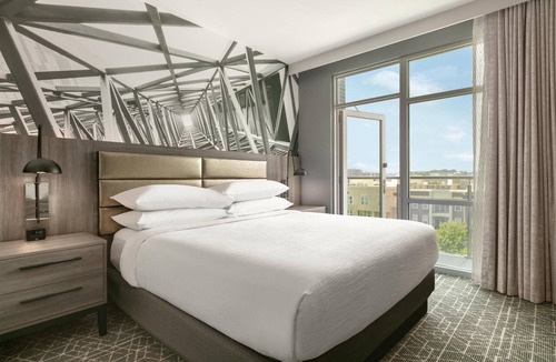 Atlantic Station Area Hotel | Embassy Suites by Hilton Atlanta Midtown