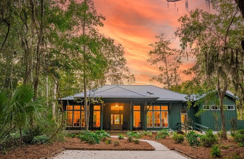 Darien House | Emma's Driftwood Farm perfect for retreats & reunions - 5 homes, 2 docks, & pool