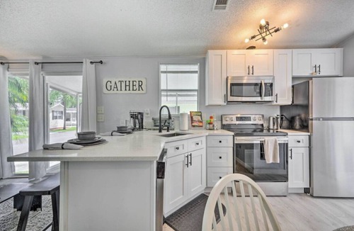 Kissimmee Cottage | Enchanted Cottage with Pool and Mini-Golf Near Disney