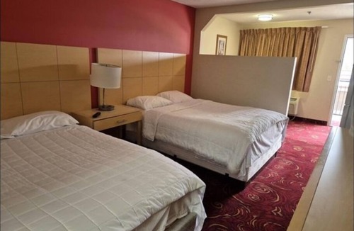 Chickamauga Hotel | Enjoy an Affordable Stay w/2 Queen Beds Near Chickamauga Attractions