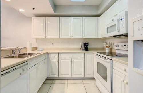 New Smyrna Beach Apartment | Enjoy the gorgeous sunset in this beautiful 32 condo ~ OW9-305