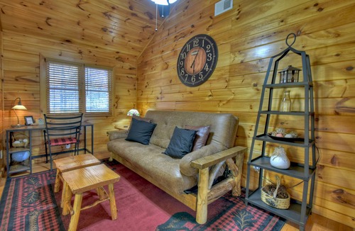 Copperhill Cabin | Enjoy the relaxing sunshine from hot tub near Ocoee River!
