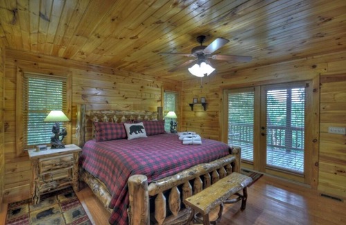 Copperhill Cabin | Enjoy the relaxing sunshine from hot tub near Ocoee River!