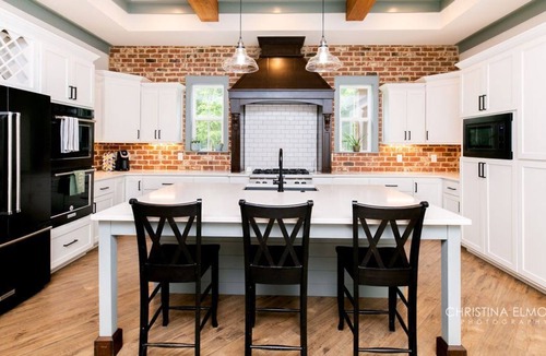 Kathleen House | Enjoy this large southern dream home on beautiful lot with Pecan trees.