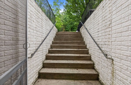 Ashburn Apartment | Enjoyable apartment with AC in vibrant Ashburn