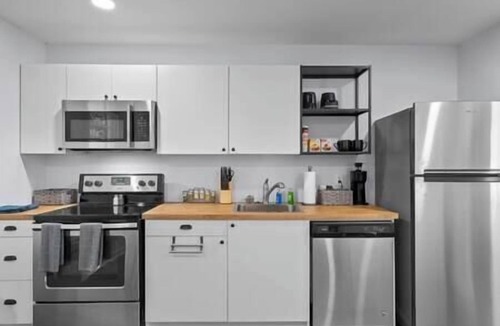 Berea House | Entire Duplex 10 Mins from DT Greenville