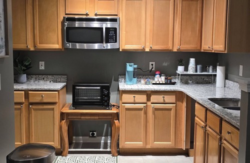 Riverdale House | Entire Home. 1BR Atlanta Luxury Retreat Private Suite Minutes from ATL Airport.