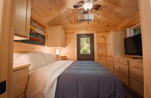 Lookout Valley Neighborhood Association House | Ernie Cabin Wauhatchie Woodlands Tiny Cabin