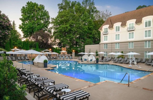 Braselton Hotel | Escape to a Beautiful Guest Room Near Winery Tours
