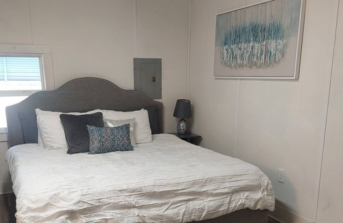 Duncan House | Escape to our newly renovated guest house in Duncan, SC! Enjoy a serene location