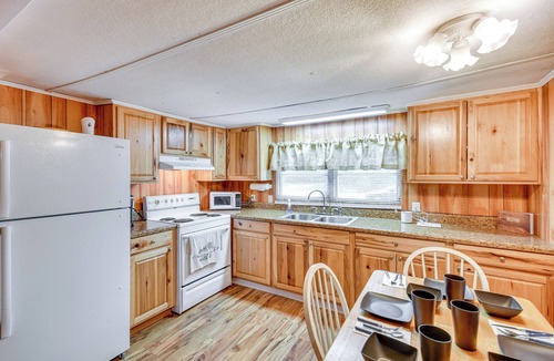 Eufaula Cottage | Eufaula Retreat: Community Pool & Screened Porch!
