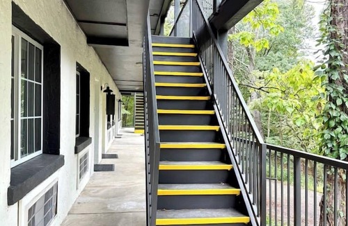 Eureka Springs Apartment | Eureka Vibes | Walk to Downtown + Trolley #405