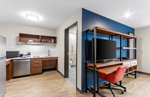 Fort Bay Hotel | Everhome Suites Panama City Beach