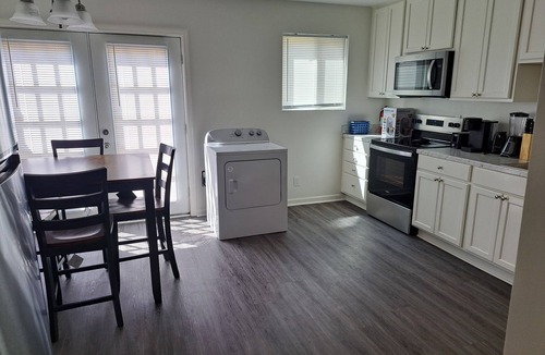 Albany Condo | Everything you need and more!
