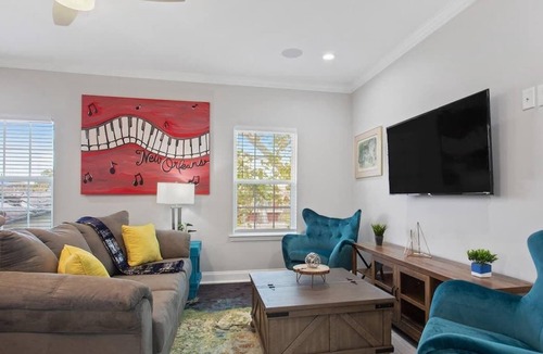 Mid-City House | Exception Up-class Living! Book Today!