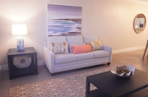Boca Raton Apartment | Exclusive 2BR Apt/Full Kitchen
