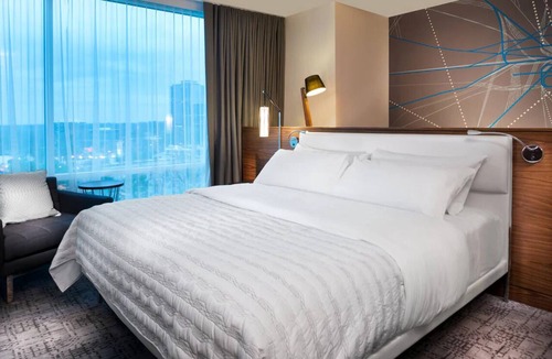 Dunwoody Hotel | Executive King Room | Swimming Pool | Near Local Parks & Dining Options