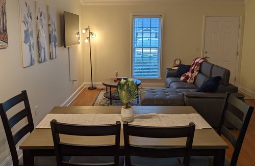 Albany House | EXECUTIVE Townhome | 4 min from Phoebe