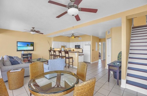 Long Key Condo | Experience coastal bliss at Oceanside Isle, a spacious 3-bedroom condo in Long Key.