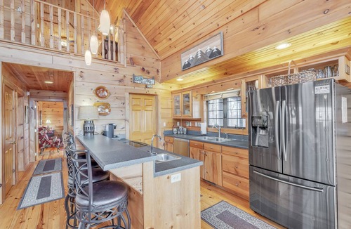 Lynn Cabin | Experience Luxury at The Sanctuary in Hendersonville