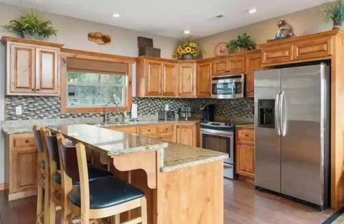 Lampe Cabin | Exquisite Lakefront Cabin- 6BR/6BA Sleeps 16