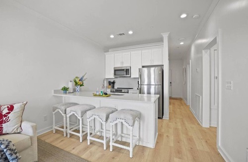 Pass Christian Condo | Extended Stay Friendly-Full Kitchen & Laundry