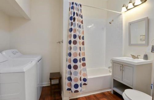 Saint Roch House | Fabulous Franklin studio steps from St Claude Ave
